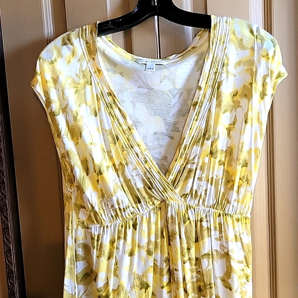 Banana Republic Tops - BANANA REPUBLIC YELLOW & WHITE EUC TOP